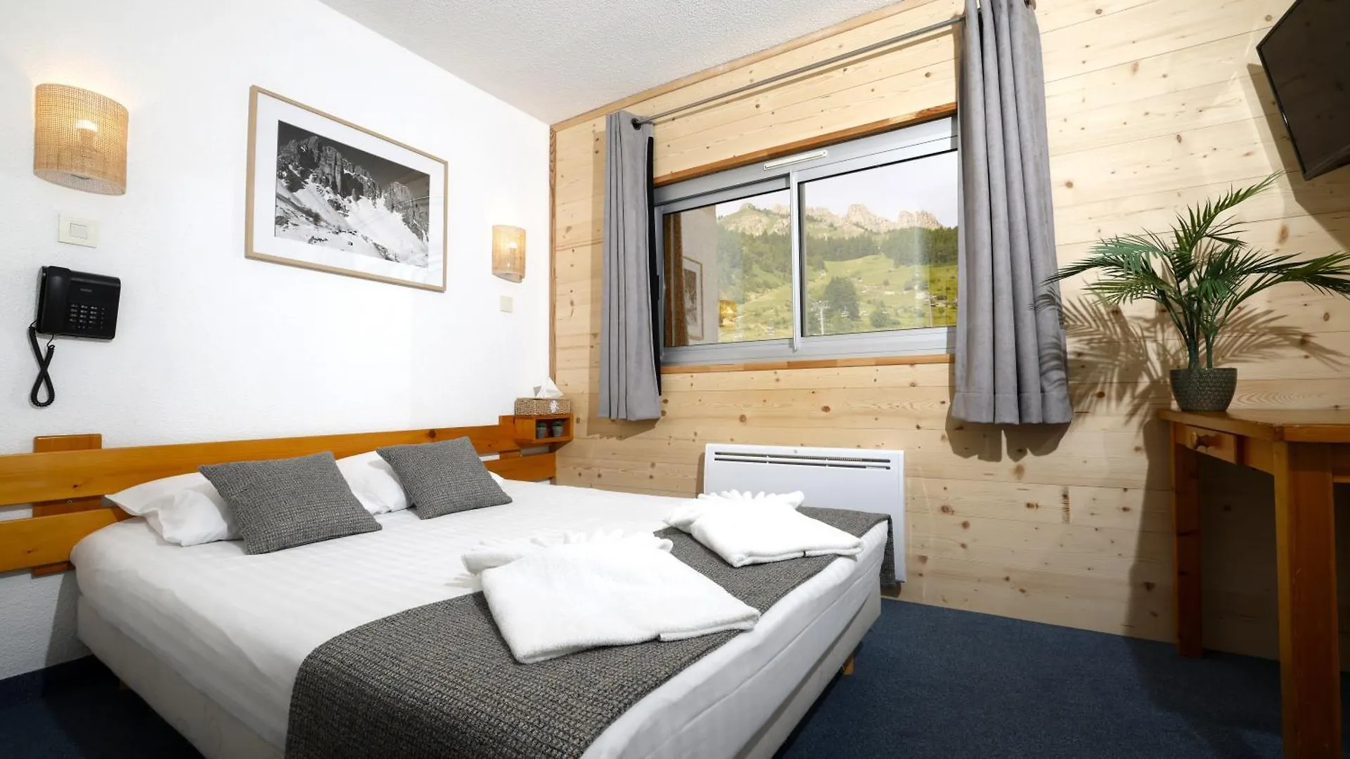 Le Balcon Des Ecrins Hotel Reallon 3*,